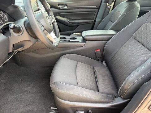 Used 2025 Nissan Altima 2.5 SV FWD image 10