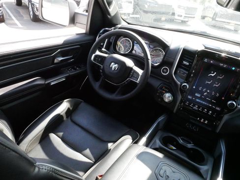 Used 2025 RAM 1500 Laramie AWD/4WD image 9