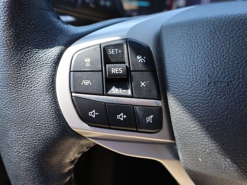 Used 2022 Ford Explorer XLT w/ Equipment Group 202A image 18