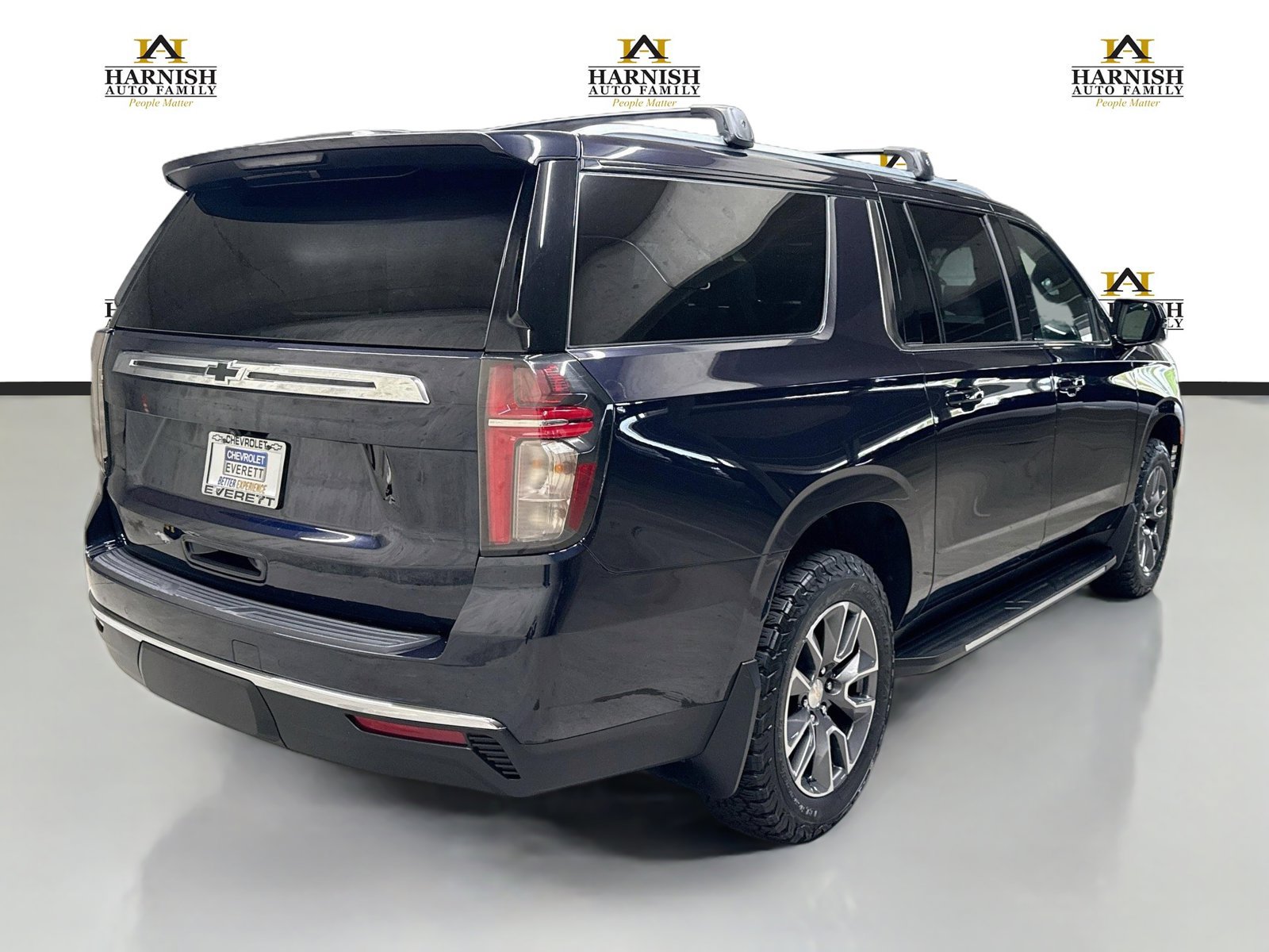 Used 2023 Chevrolet Suburban LT w/ Luxury Package AWD/4WD image 6