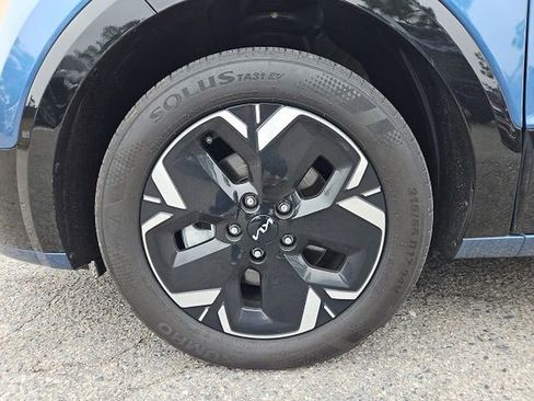 Certified 2024 Kia Niro Wind w/ Wind Preserve Package image 3