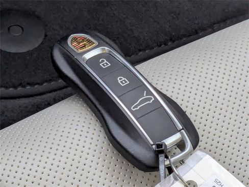Used 2023 Porsche Panamera 4S w/ Premium Package image 40
