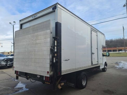 Used 2018 Chevrolet Express 4500 Extended w/ Driver Convenience Package image 5