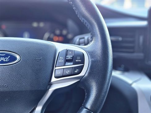 Used 2022 Ford Explorer XLT image 26