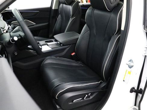 Certified 2023 Acura MDX SH-AWD w/ Advance Package image 2