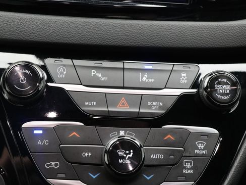 Used 2025 Chrysler Pacifica Select FWD image 22