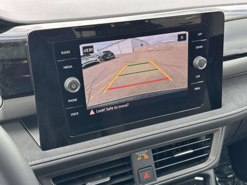 New 2025 Volkswagen Taos SE FWD image 20