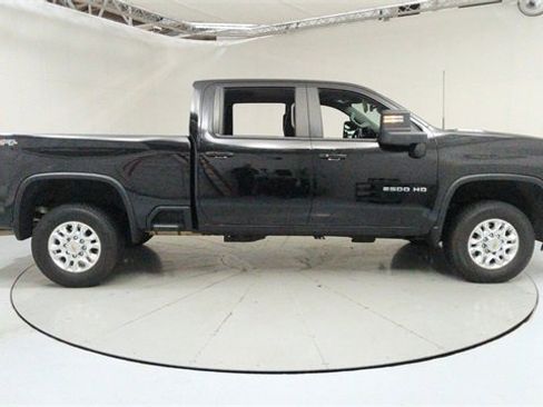 Used 2024 Chevrolet Silverado 2500 LT w/ Convenience Package image 6