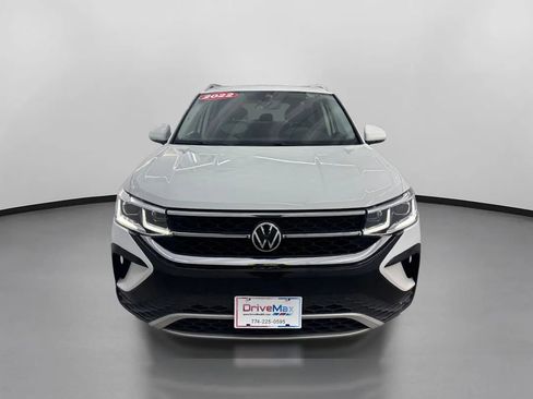 Used 2022 Volkswagen Taos SEL image 2