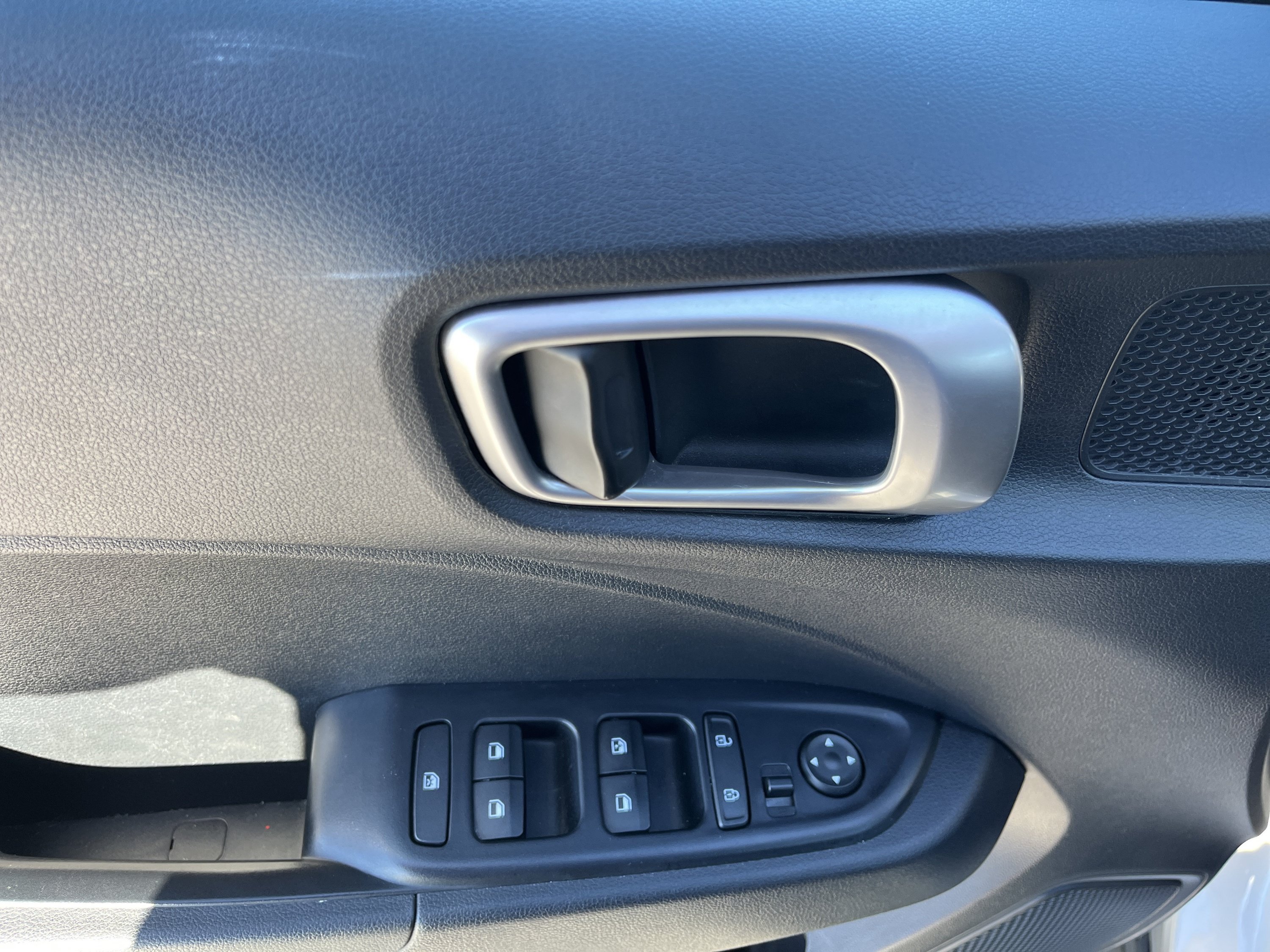 Used 2025 Hyundai Venue SEL FWD image 16