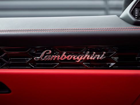 Used 2021 Lamborghini Huracan EVO image 38