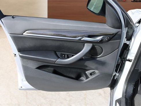 Used 2018 BMW X1 sDrive28i image 11