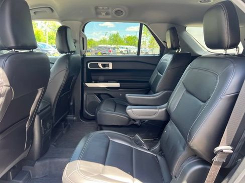 Used 2023 Ford Explorer XLT w/ Equipment Group 202A AWD/4WD image 17
