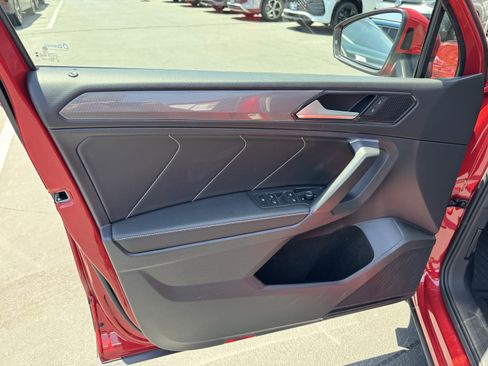 Certified 2023 Volkswagen Tiguan SE w/ Panoramic Sunroof Package FWD image 13