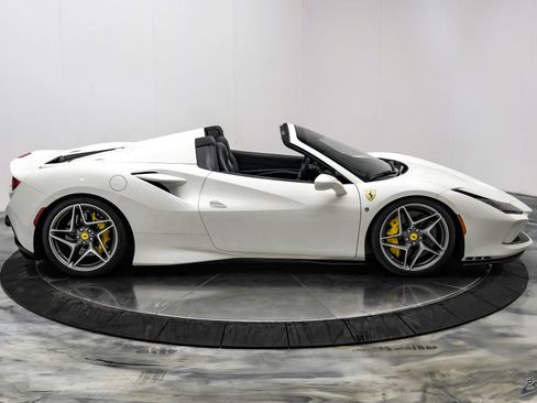 Used 2022 Ferrari F8 Tributo RWD image 27