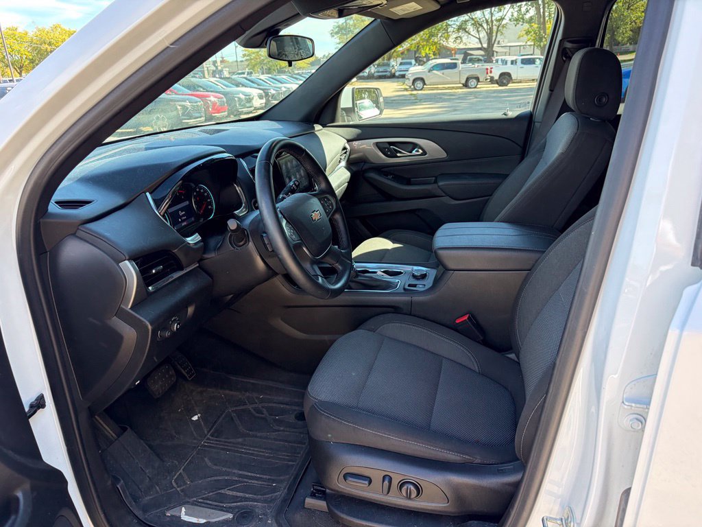 Used 2023 Chevrolet Traverse LT FWD image 11