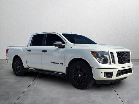 Used 2018 Nissan Titan SV w/ SV Convenience Package RWD image 6