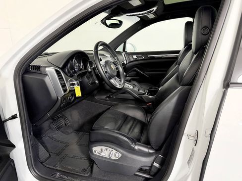 Used 2017 Porsche Cayenne Platinum Edition AWD/4WD image 31