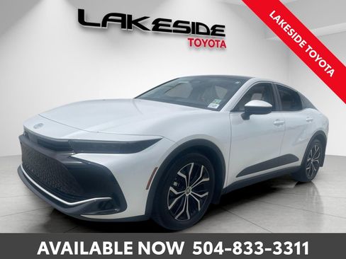 Used 2023 Toyota Crown Limited image 1