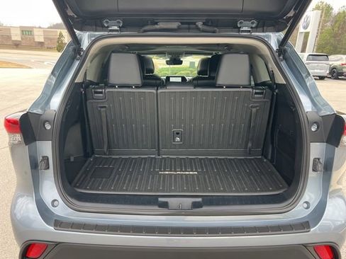 Used 2023 Toyota Highlander XLE image 34