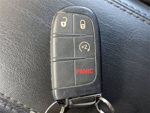 Used 2023 Jeep Compass Limited image 33