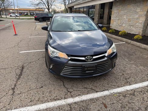 Used 2017 Toyota Camry LE image 3