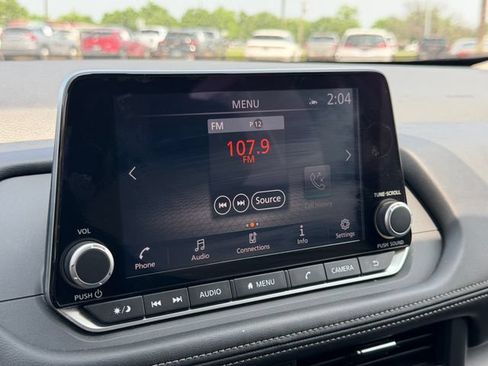 Used 2025 Nissan Rogue SV FWD image 31