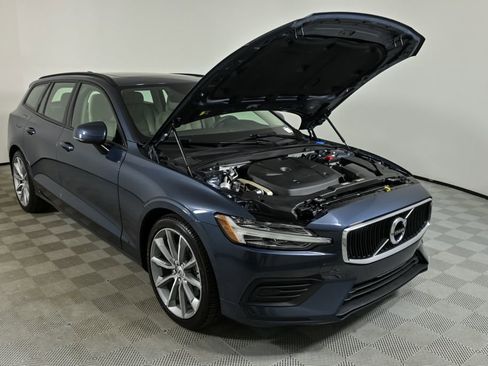 Used 2020 Volvo V60 T5 Momentum w/ Protection Package Premier image 31