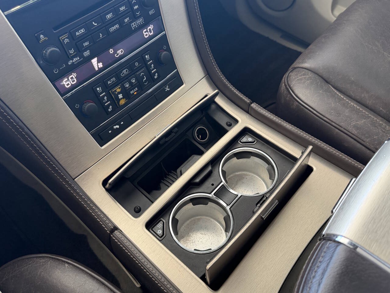 Used 2011 Cadillac Escalade Platinum AWD/4WD image 18