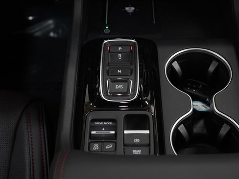 Used 2025 Honda Pilot Black Edition image 18