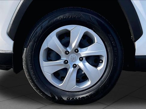 Used 2023 Toyota RAV4 LE FWD image 10