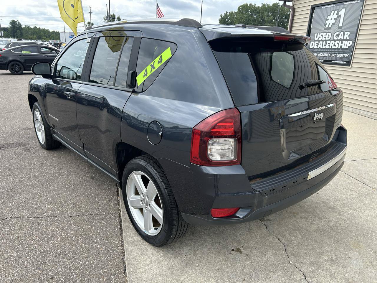 Used 2014 Jeep Compass Latitude FWD image 7