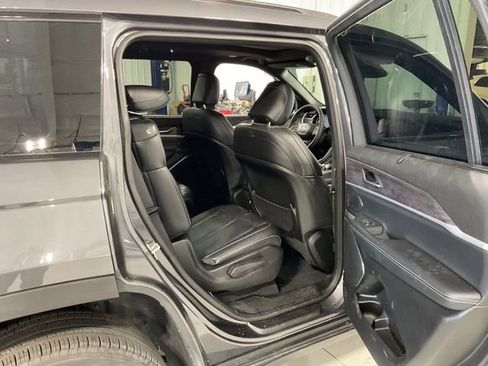 Used 2025 Jeep Grand Cherokee L Limited w/ Luxury Tech Group II image 12