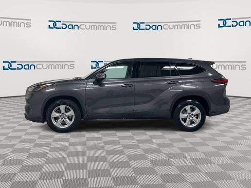Used 2022 Toyota Highlander L FWD image 5