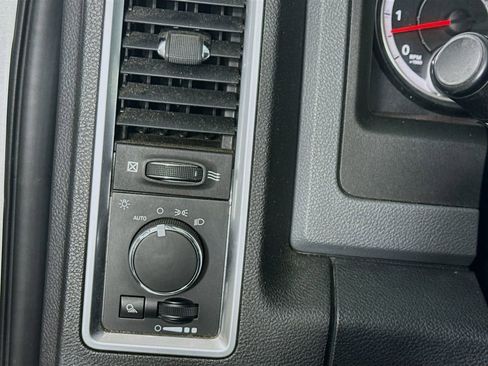 Used 2018 RAM 1500 Classic SLT AWD/4WD image 10