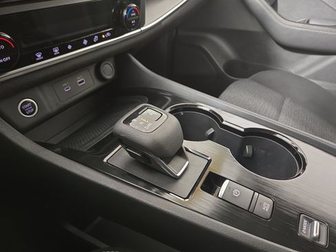 Used 2023 Nissan Rogue SV image 23