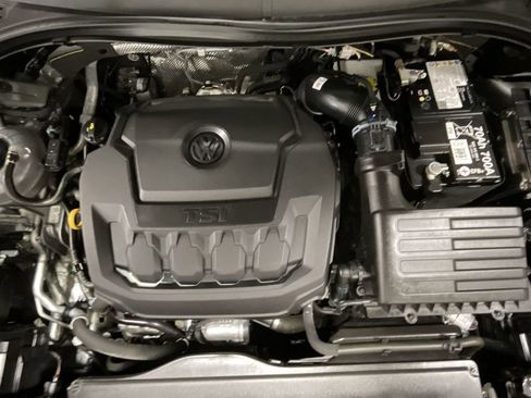 Used 2024 Volkswagen Tiguan SE image 28