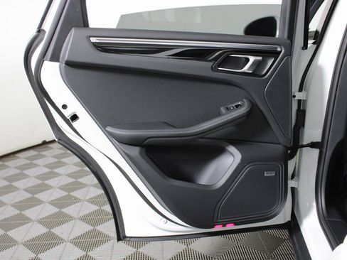 Used 2024 Porsche Macan w/ Premium Plus Package image 34