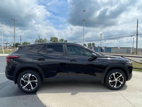Used 2024 Chevrolet Trax RS w/ Driver Confidence Package FWD image 8
