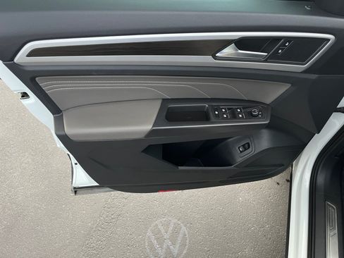 Used 2023 Volkswagen Atlas SE w/ Black Wheel Package AWD/4WD image 9