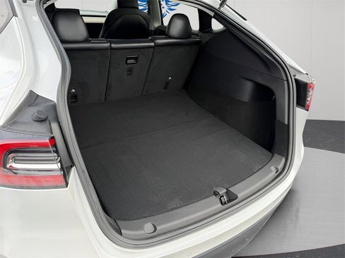 Used 2021 Tesla Model Y Long Range image 24