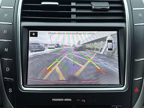 Used 2019 Lincoln Nautilus Select image 24