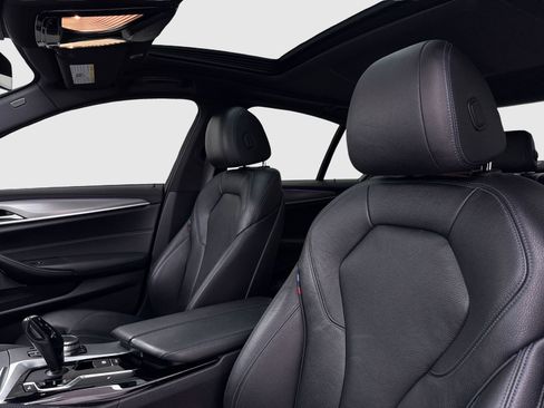 Used 2020 BMW 530i xDrive w/ M Sport Package image 15