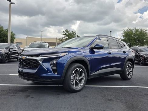 Certified 2024 Chevrolet Trax LT w/ Driver Confidence Package FWD image 2