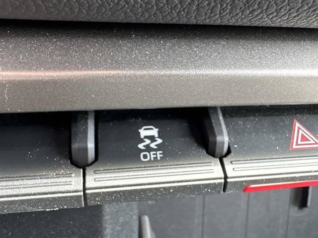 Used 2025 Toyota Tundra Limited AWD/4WD image 21