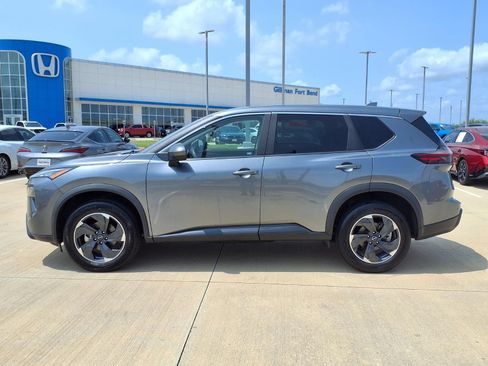 Used 2024 Nissan Rogue SV FWD image 3