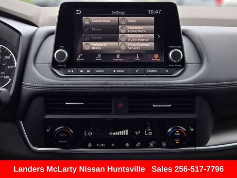 Used 2023 Nissan Rogue SV w/ SV Premium B Package FWD image 19