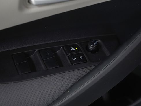 Used 2021 Toyota Corolla LE FWD image 19