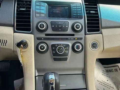 Used 2019 Ford Taurus SE image 16