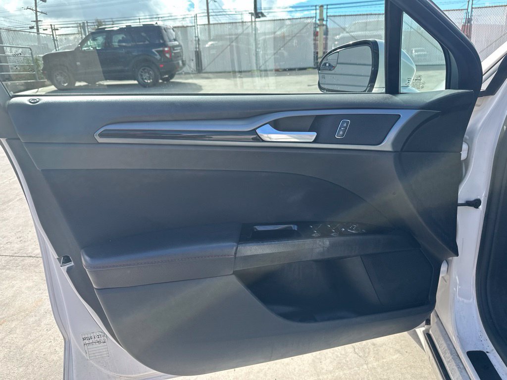 Used 2015 Ford Fusion SE w/ Equipment Group 201A FWD image 14